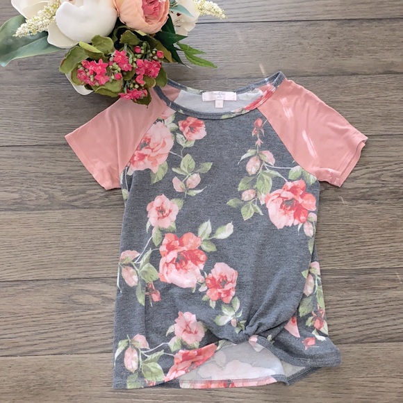 Size Small floral tee from Moa Moa girls - Picture 5 of 5